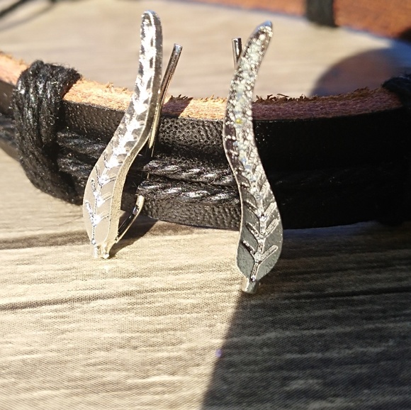 🎆 2 for $15🎆 Gold or Silver leaf Ear Climbers - Picture 3 of 5